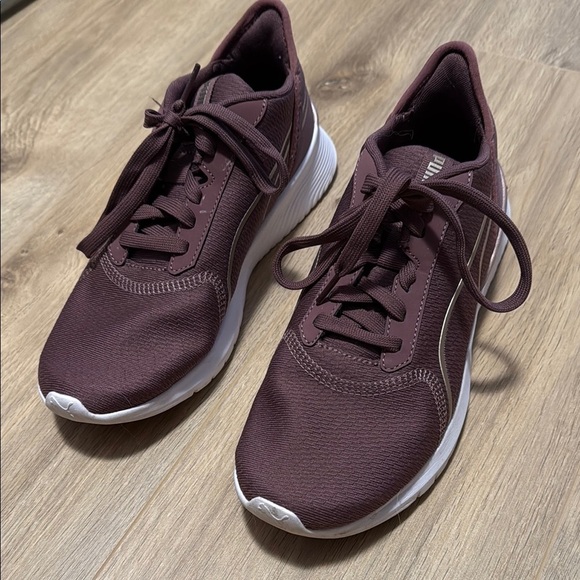 Puma Sneakers Size 9 - Picture 1 of 5